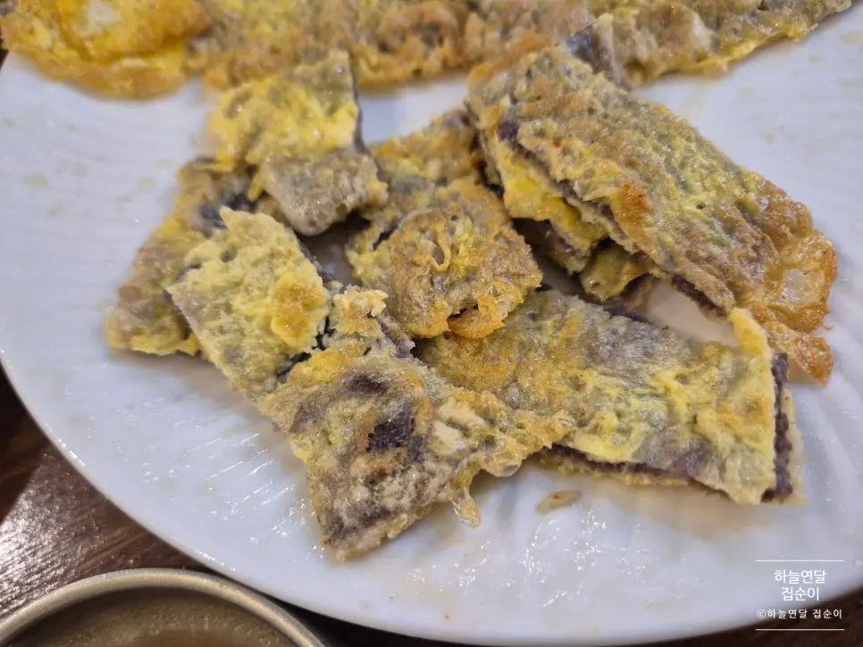 冷面配牛煎的一桌美食
