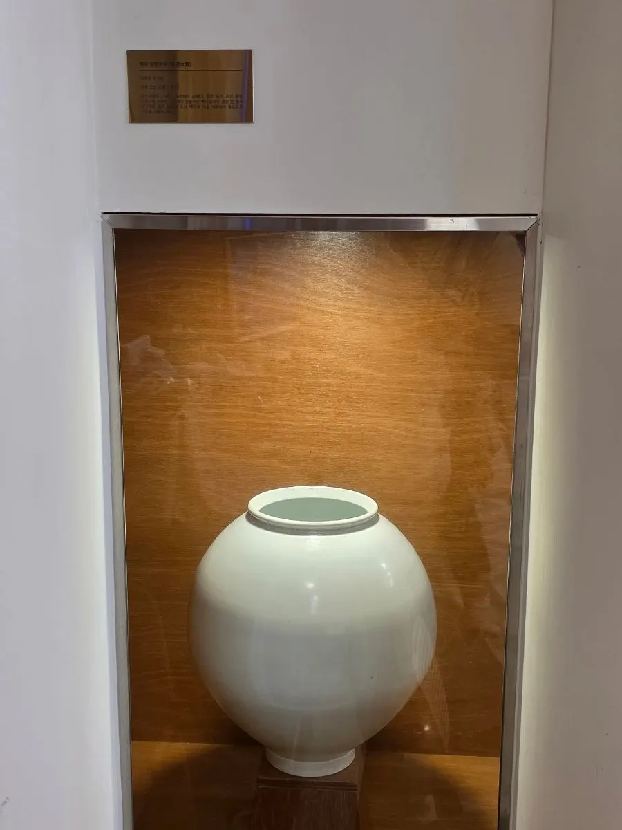 Song Giwon Jinju Naengmyeon interior