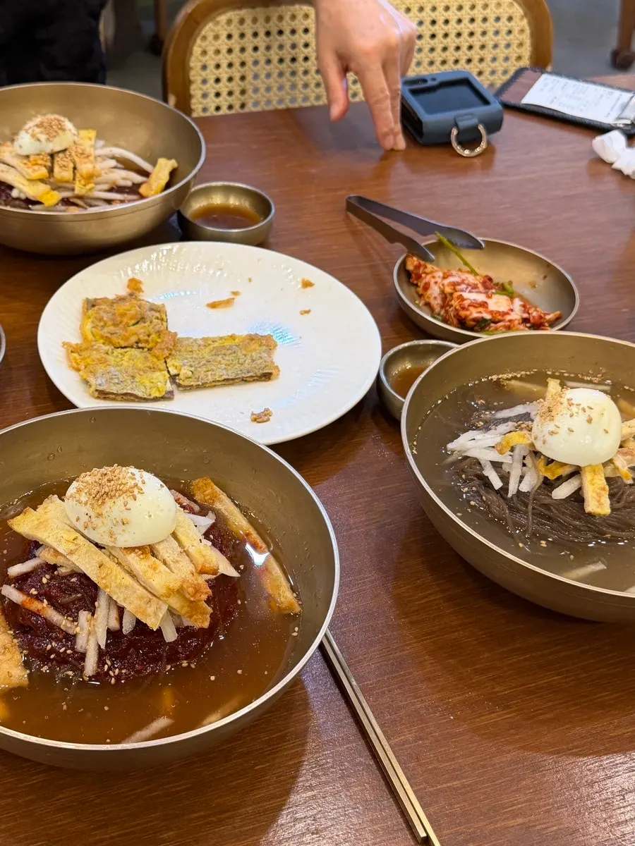 Picking up a piece of ujeon