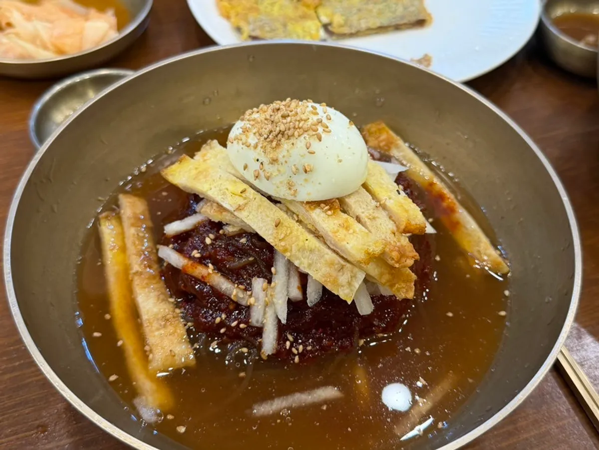 Bowl of Song Giwon seokkeum naengmyeon