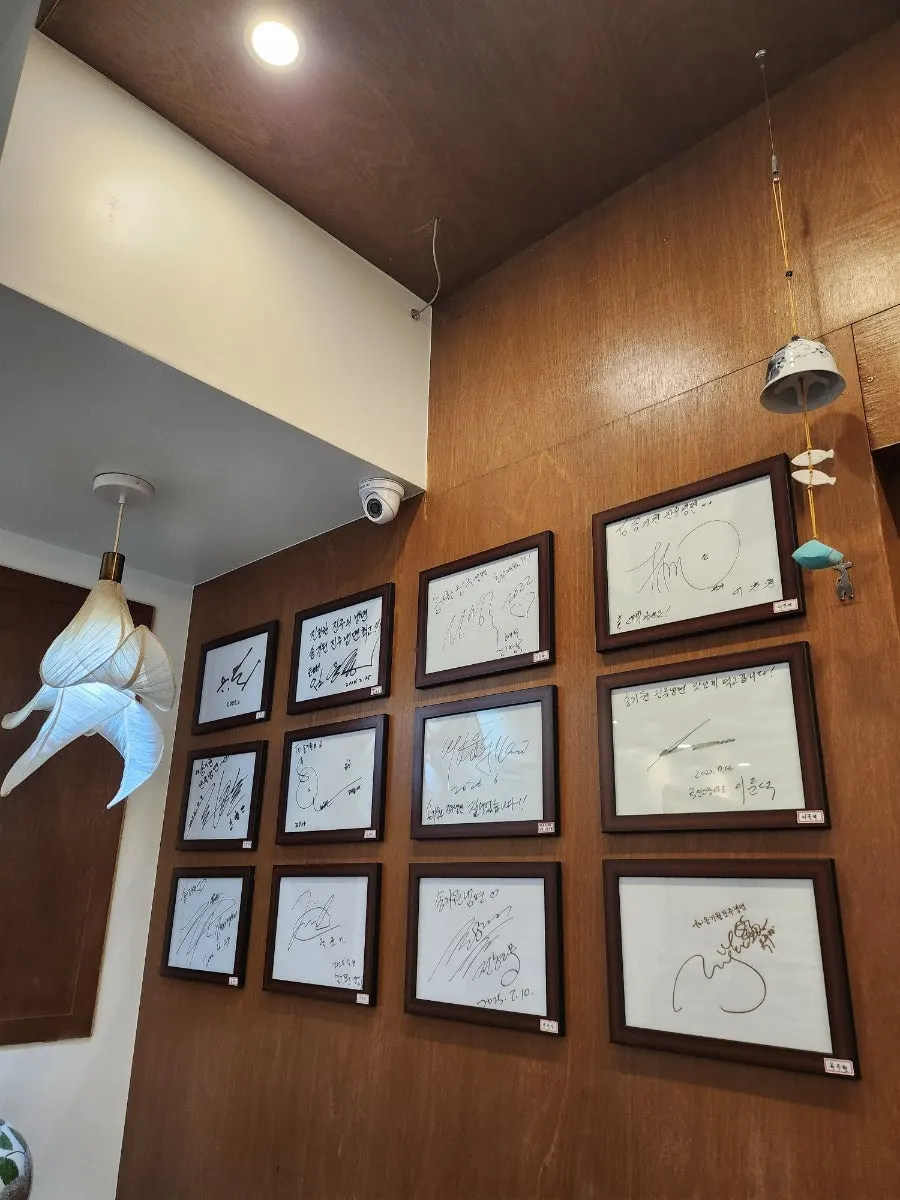 Dining area at Song Giwon Jinju Naengmyeon Main Branch