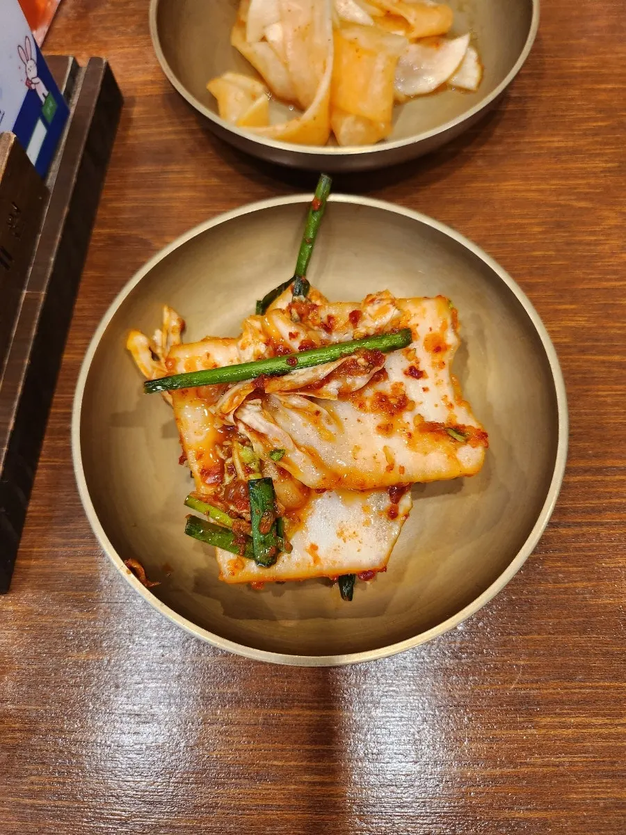 Basic side dishes and warm broth