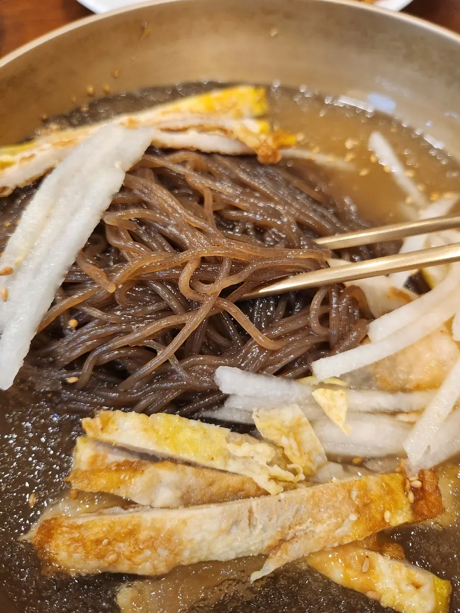 Seafood-and-meat broth of Jinju naengmyeon