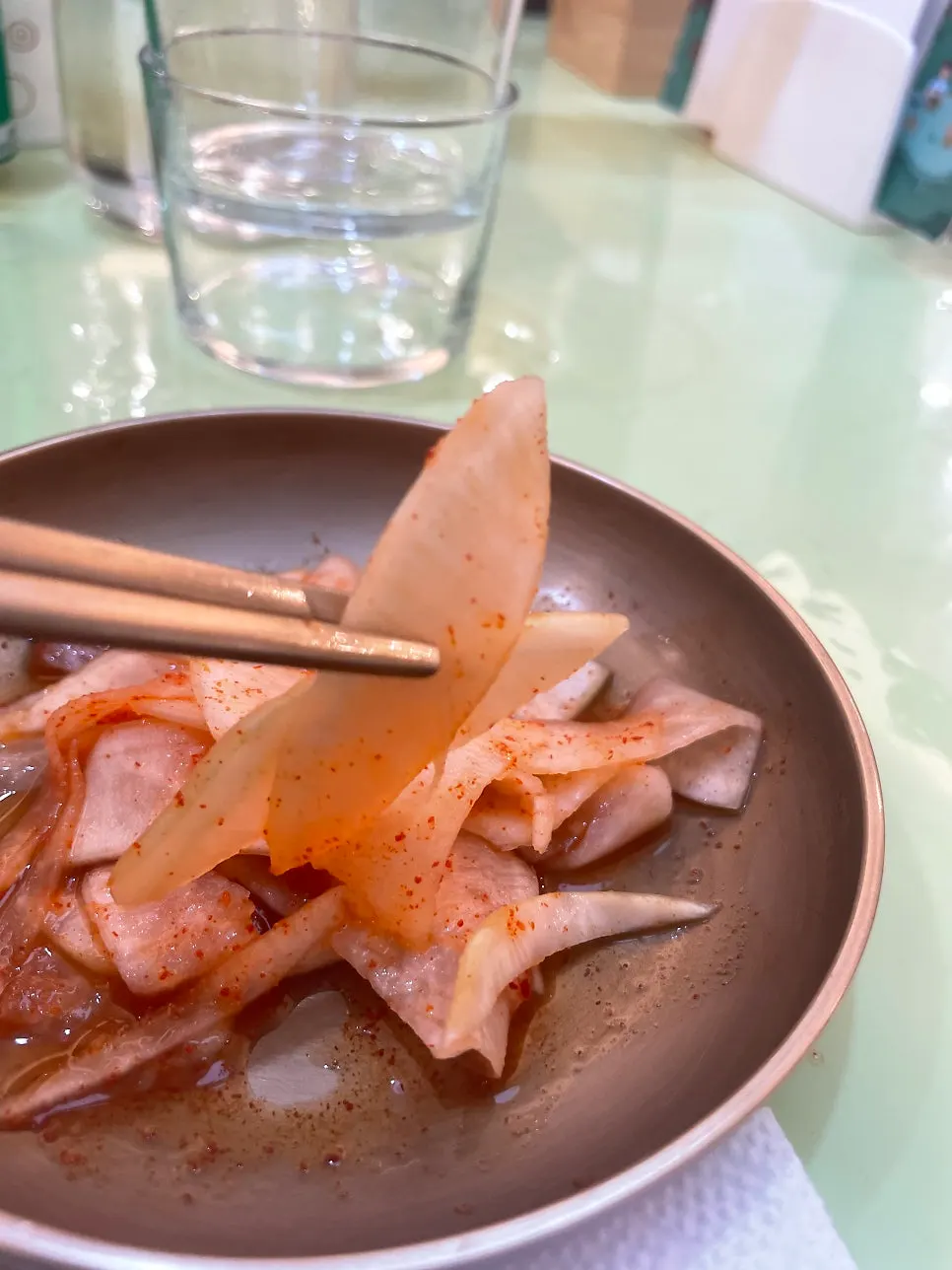 양념장이 올라간 물비빔냉면