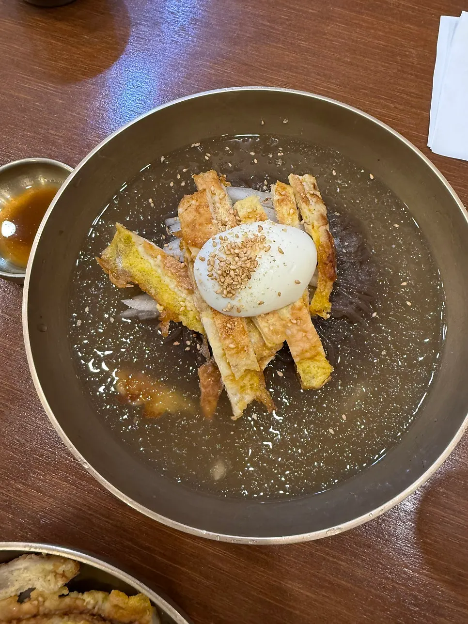 쫄깃한 면발의 냉면 클로즈업
