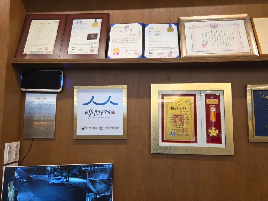 Entrance of Song Giwon Jinju Naengmyeon Main Branch decorated with celebrity signatures