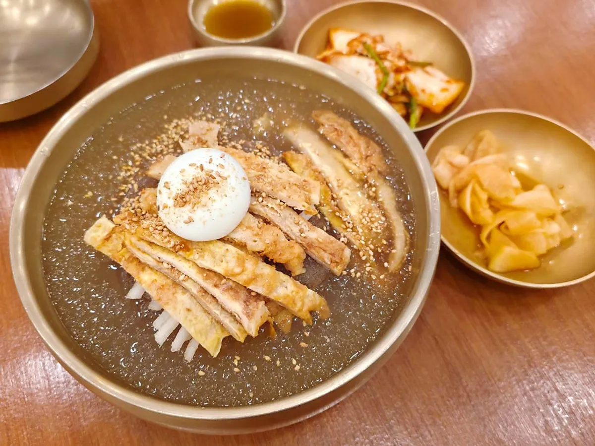 Mul-naengmyeon Sunjo 1800 topped with yukjeon garnish