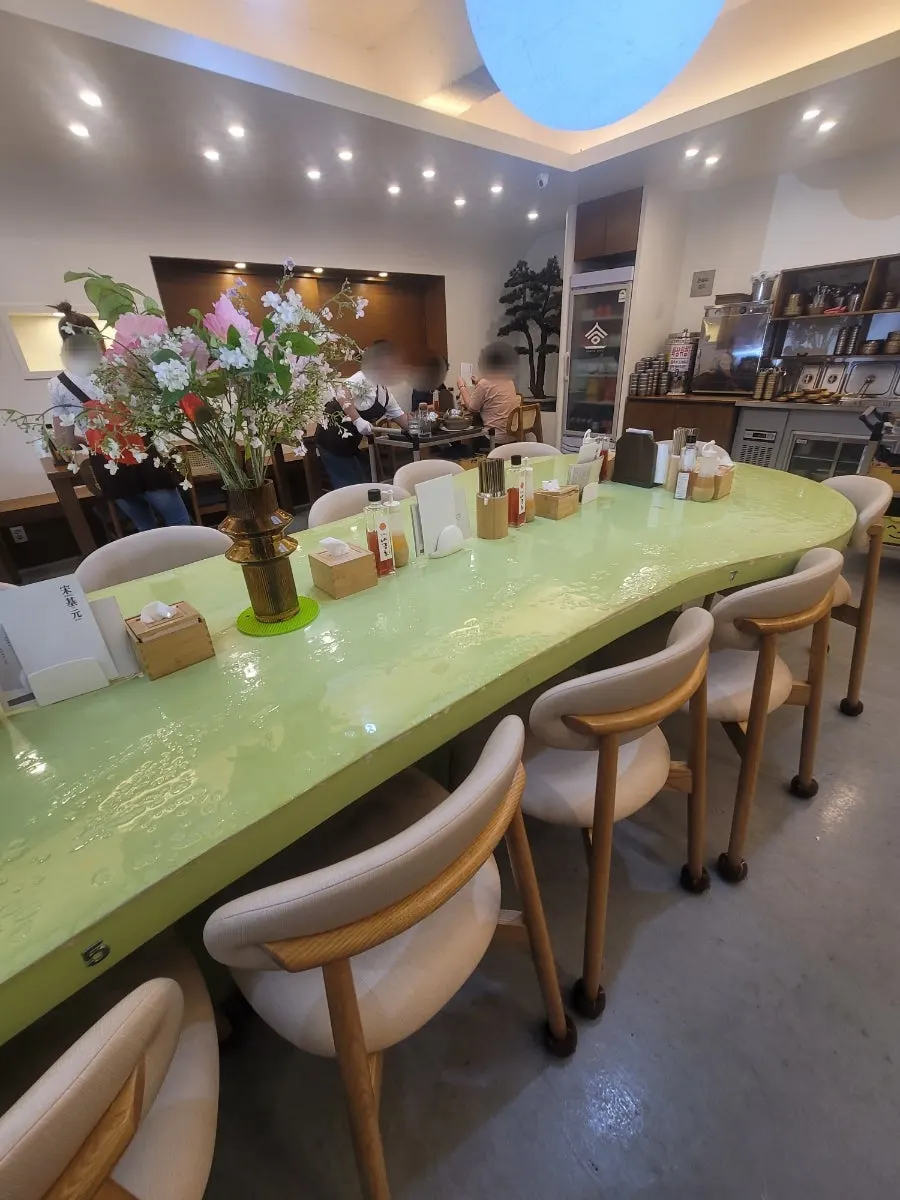 Area around the entrance of Song Giwon Jinju Naengmyeon Main Branch