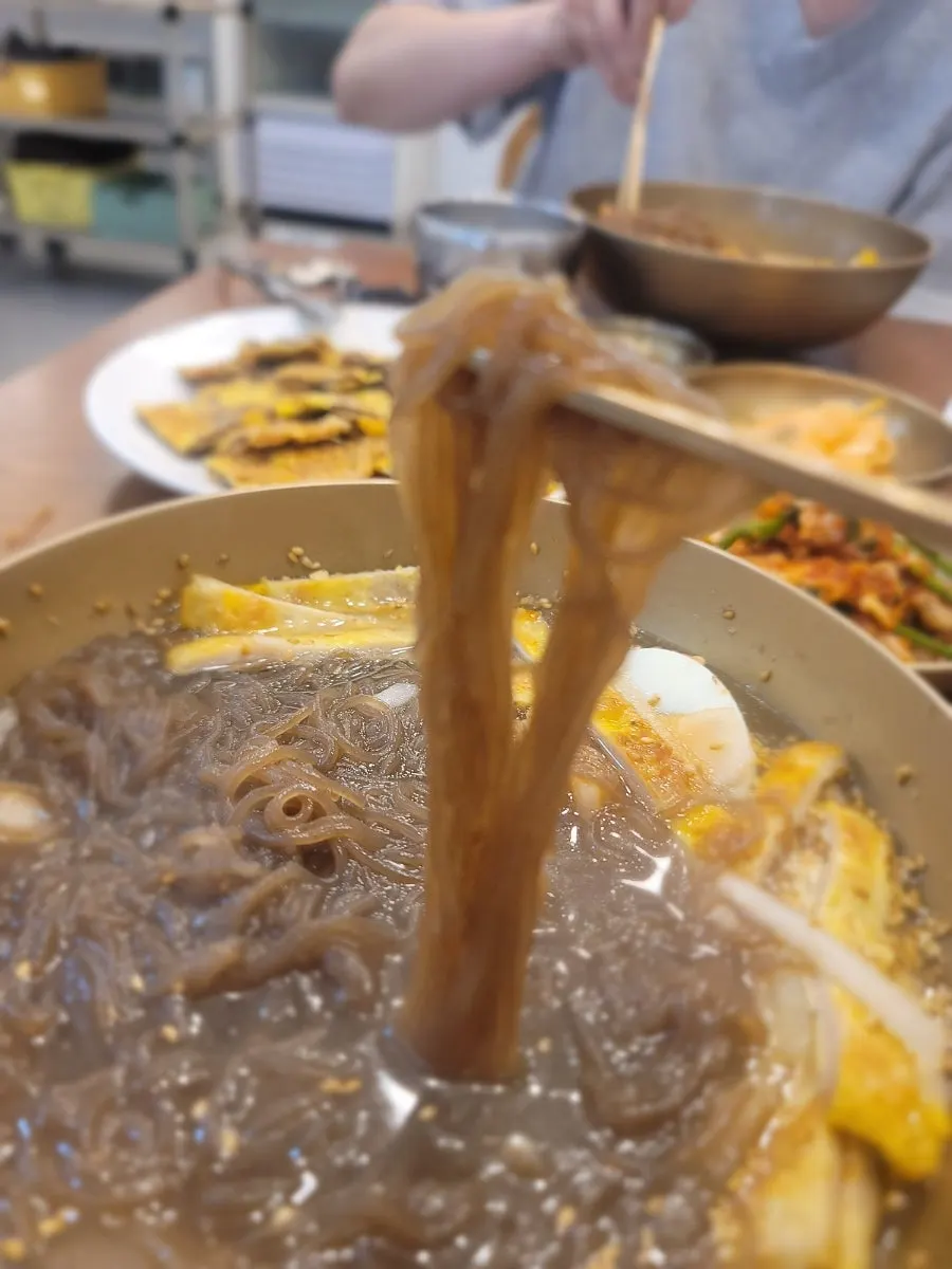 Egg and pear garnish on the naengmyeon