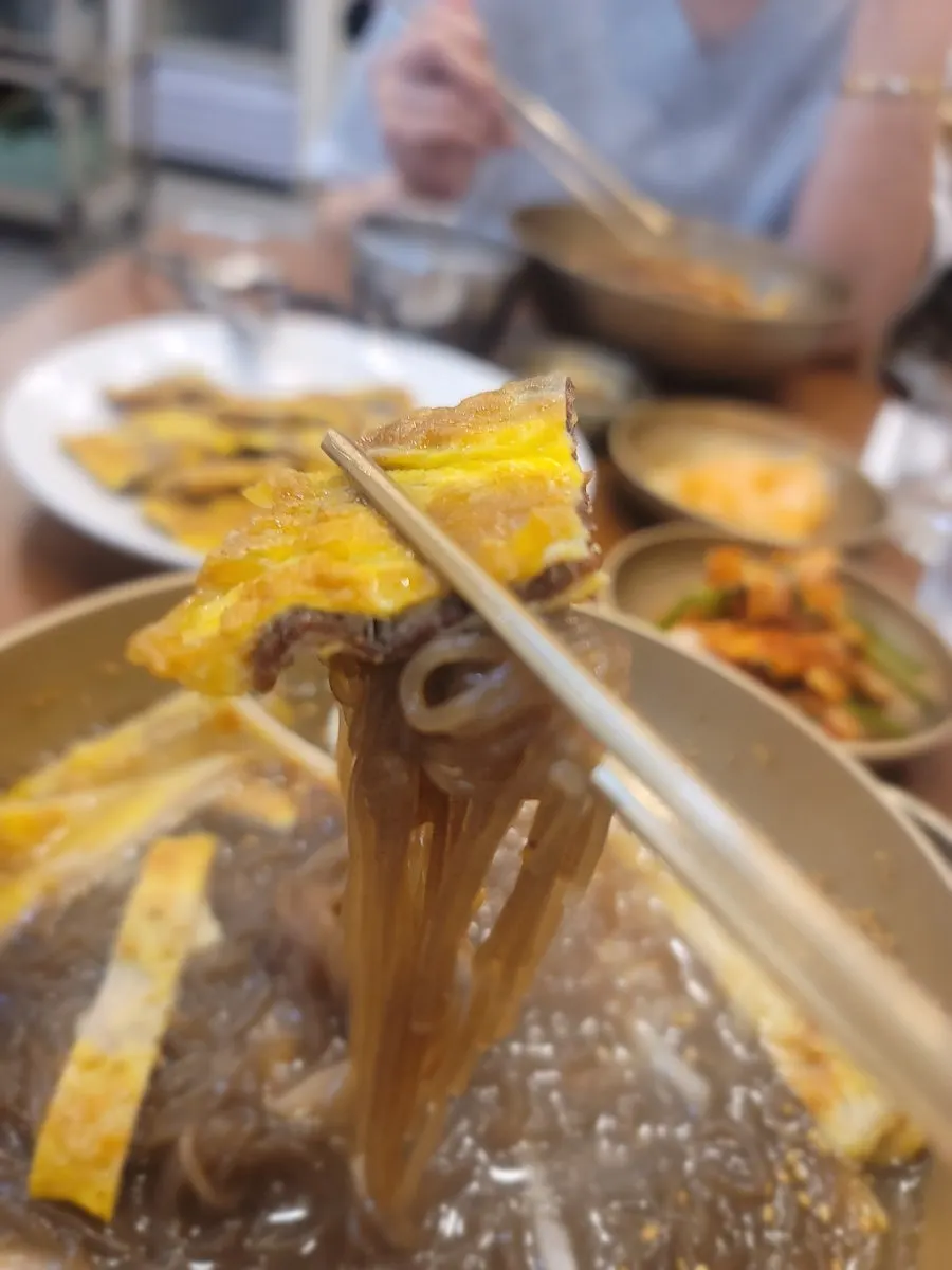Naengmyeon mixed with baekgeumcho vinegar sauce