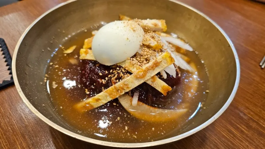 Imagen de presentación del naengmyeon mixto Song Giwon1997