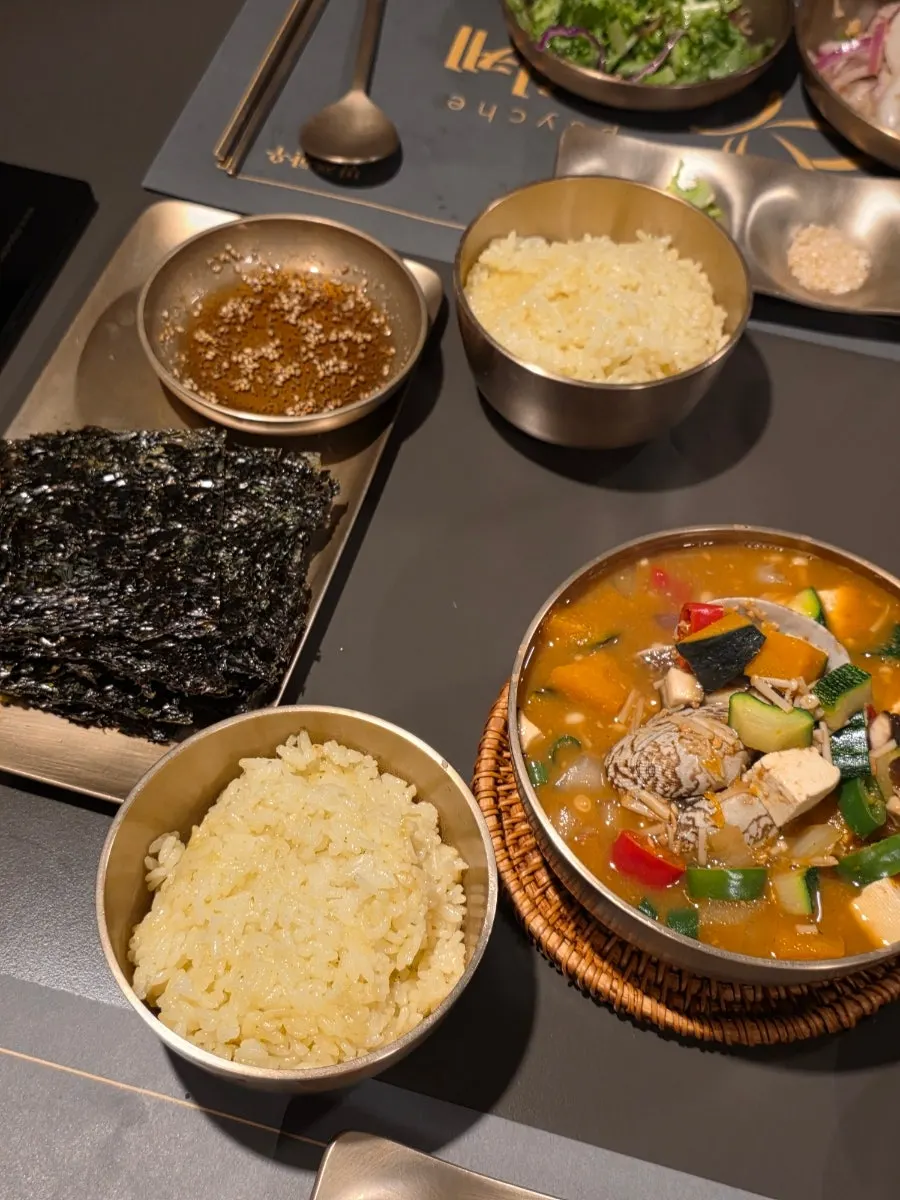 관자와 소고기 표고버섯을 올린 한입