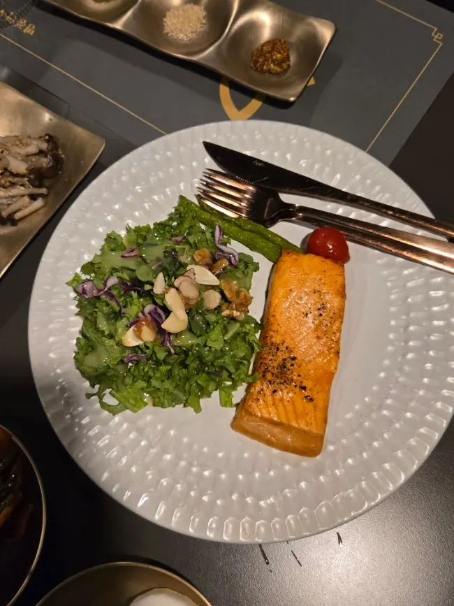 Grilled salmon salad appetizer