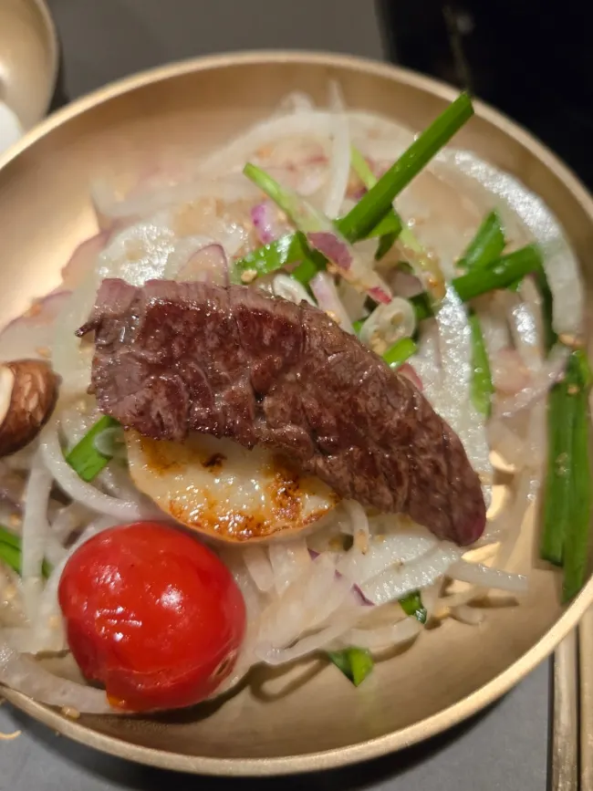 Grilled beef served with dipping sauce