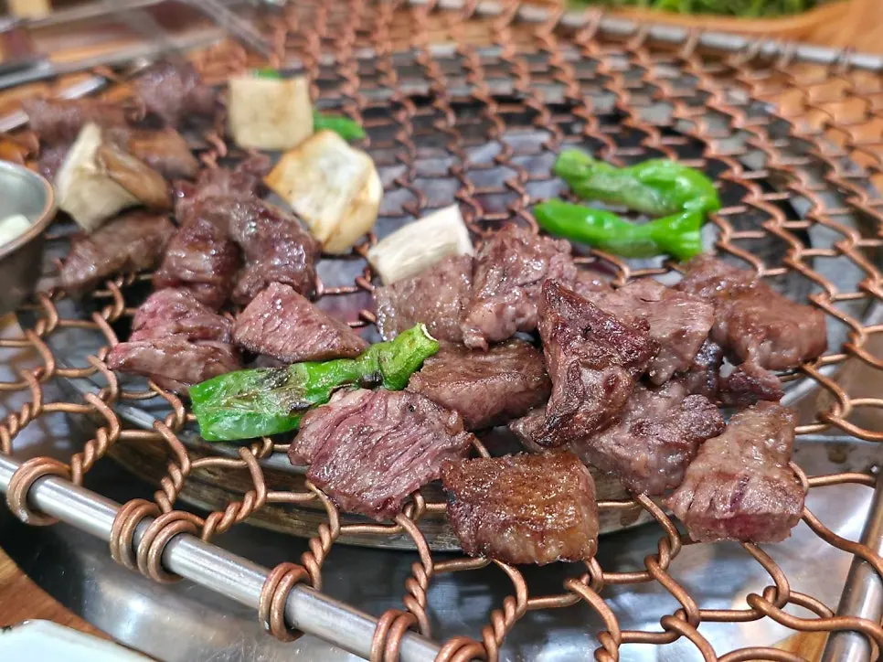 살치살·토시살·새우살 세 부위 구성