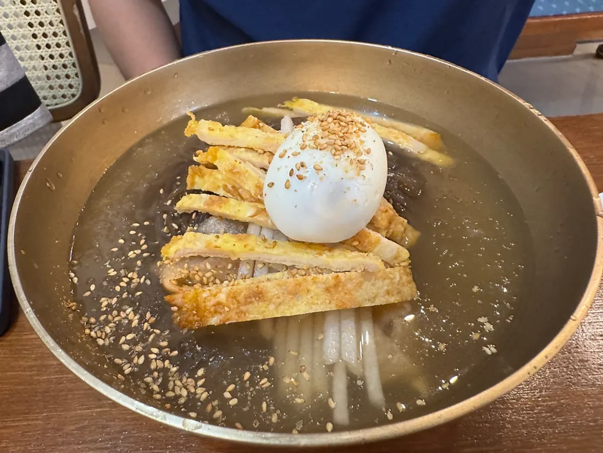 테이블에 비치된 김천 배금초와 겨자