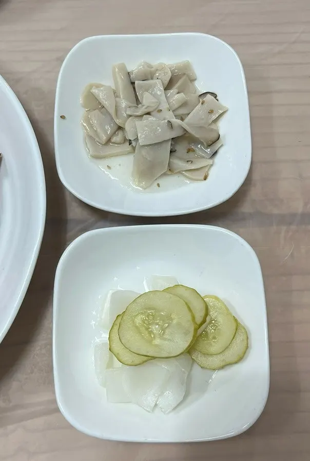 Five basic side dishes including stir-fried miyeok stems