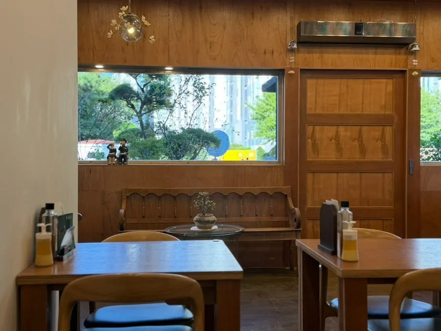 Interior with a classic, traditional feel