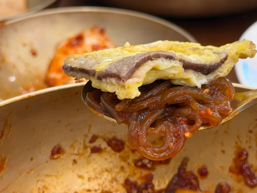 Cross-section of yukjeon showing the thin egg coating