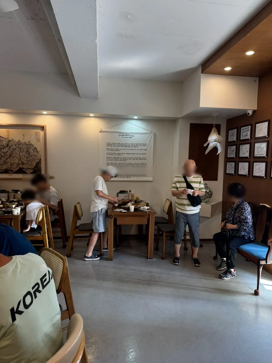 Seating in the restaurant for groups of diners