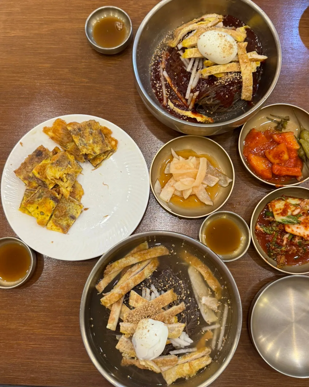 Full spread of mul-naengmyeon, bibim-naengmyeon, and ujeon