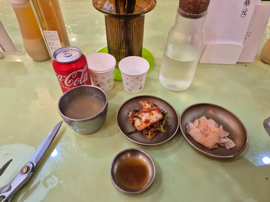 Basic side dishes served with the naengmyeon