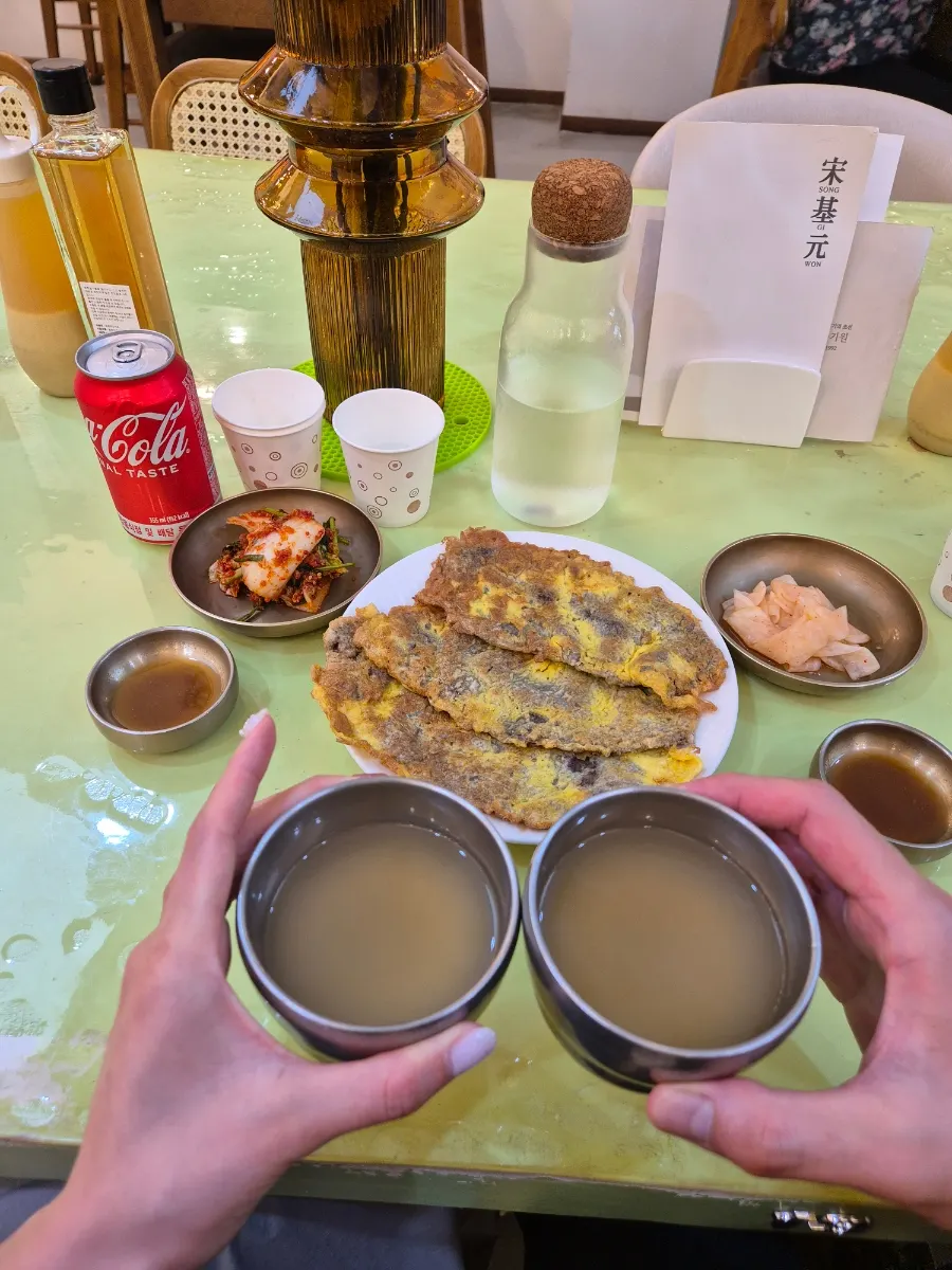 Ujeon, the Jinju beef yukjeon, served first