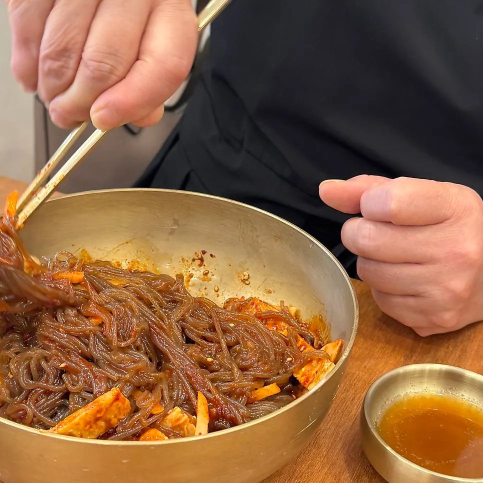 비빔냉면 면발 클로즈업