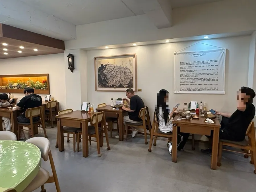 Wide view of the dining hall
