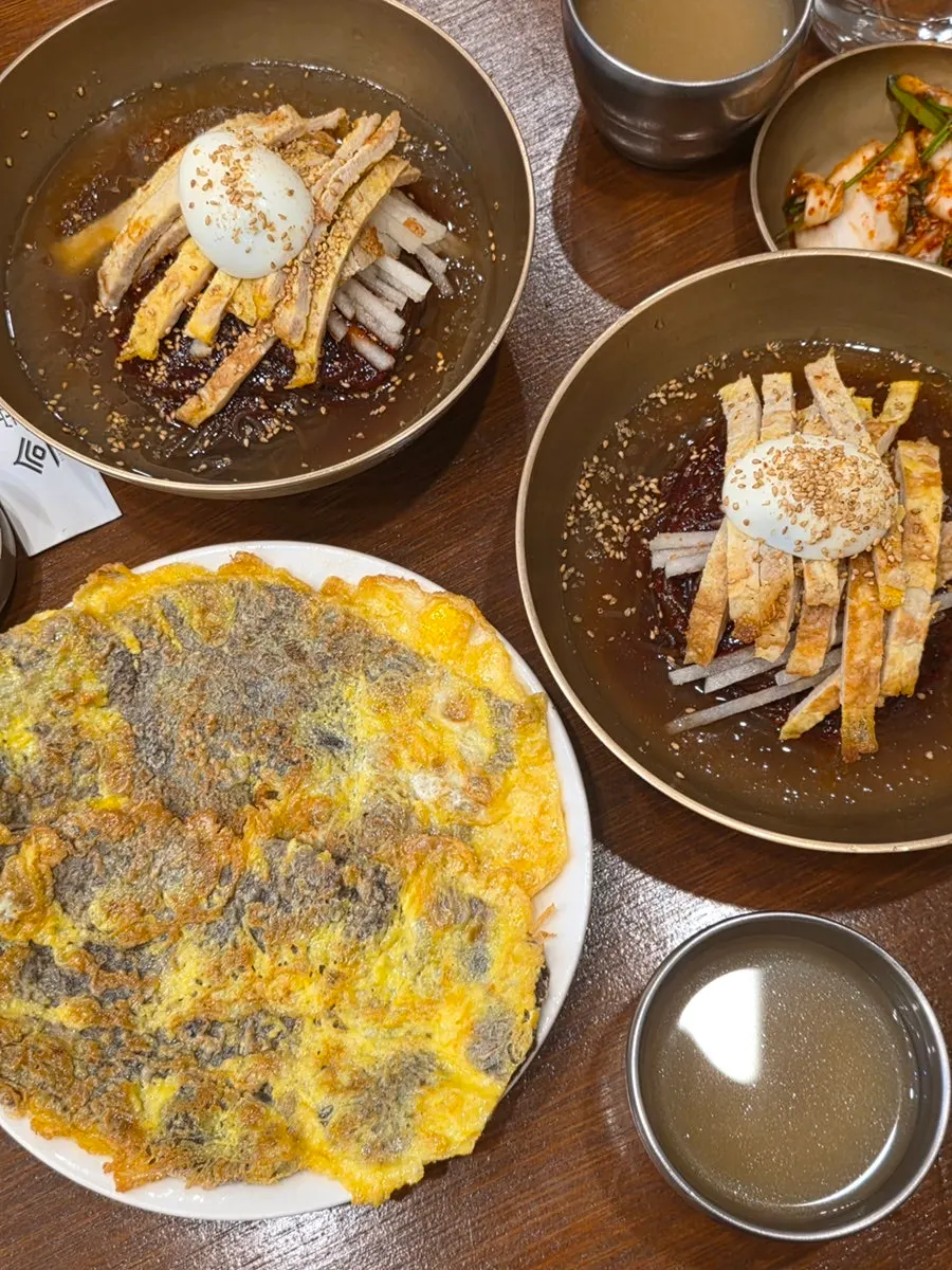 Table set with the ordered mixed naengmyeon and yukjeon