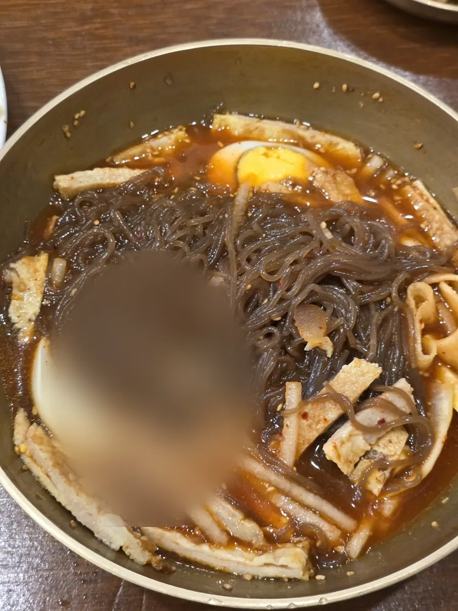 Noodles and sauce of the mixed naengmyeon