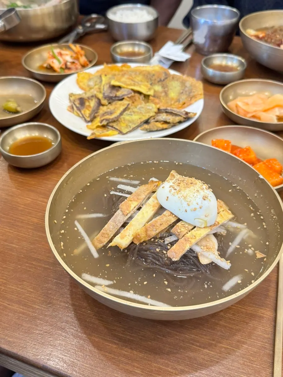 Galbitang broth with meat