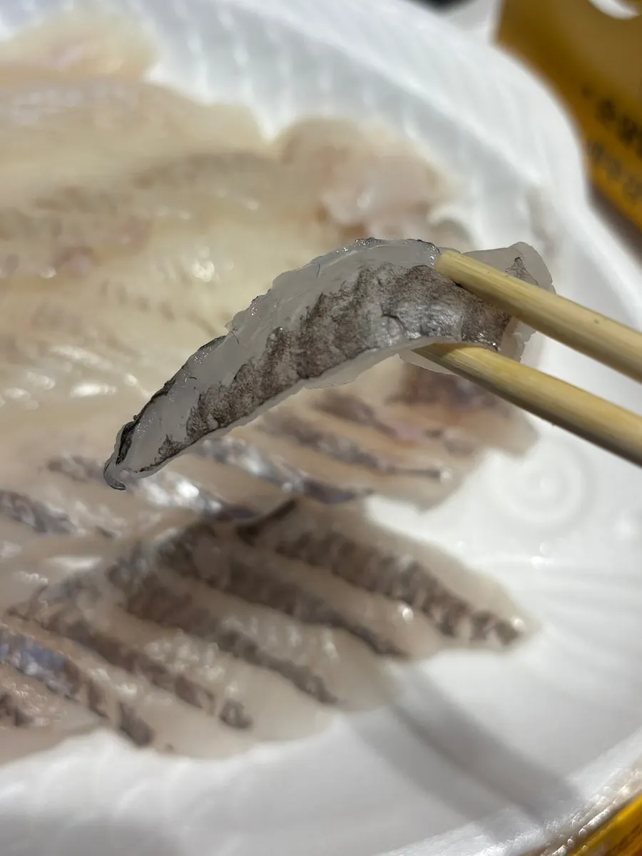 Sashimi wrapped in lettuce