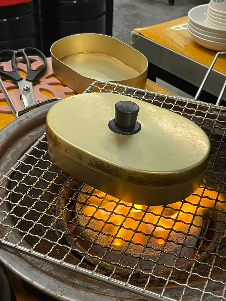 연탄에 초벌 중인 진빼이 산꼼장어