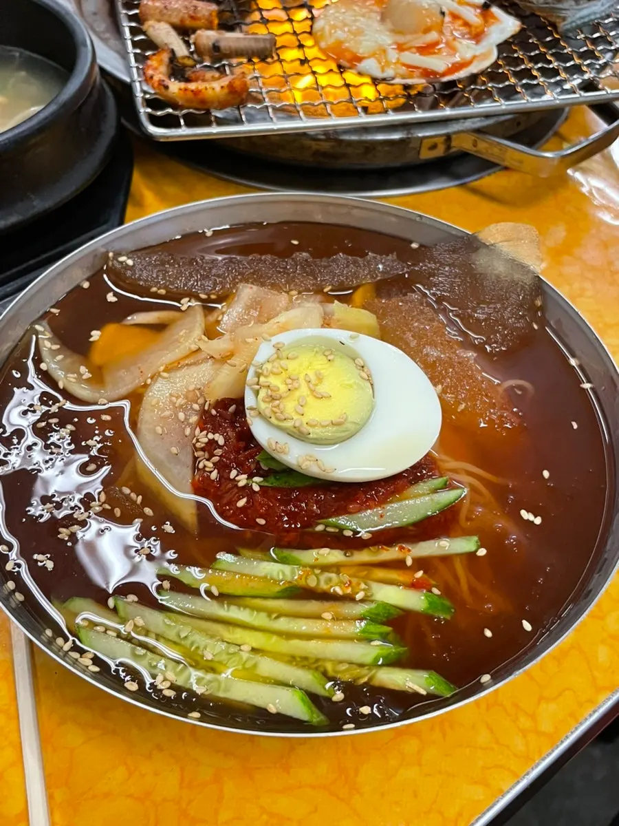 초고추장에 찍어 먹는 전복과 키조개
