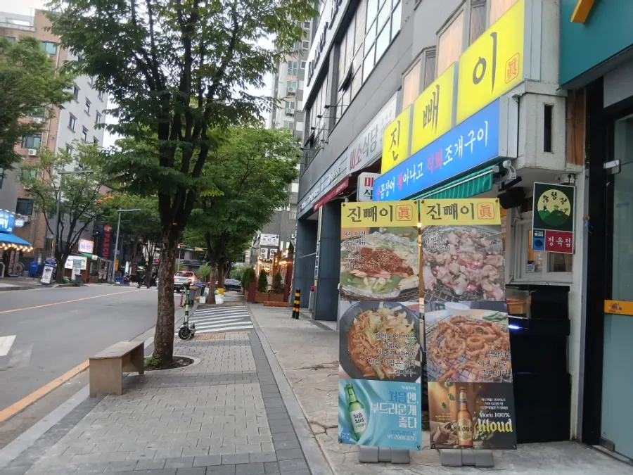 Jinppaei beside Lajamia Apartment in Bounmyeong-dong