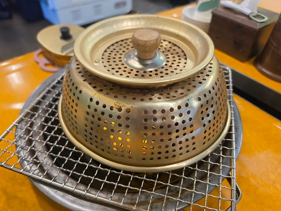 펄펄 끓여 나온 칼칼한 기본국