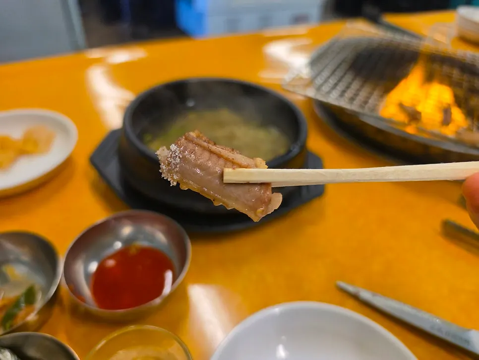 연탄에 굽는 산꼼장어 양념구이