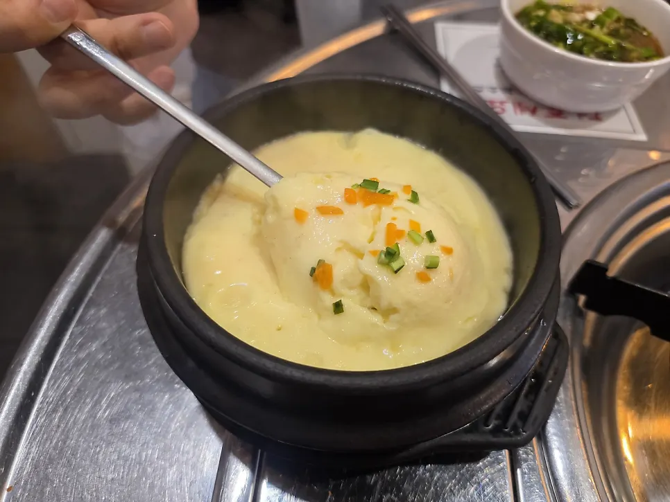 보글보글 끓는 뚝배기 계란찜