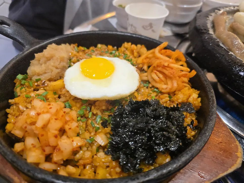 무쇠팬에 나온 깍두기양밥
