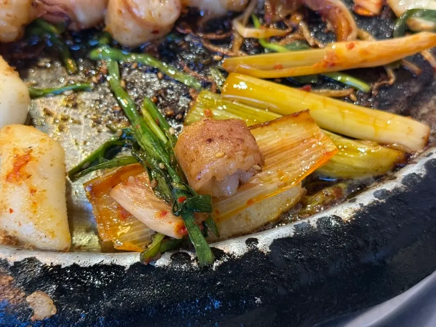 Gopchang served together with scallion kimchi