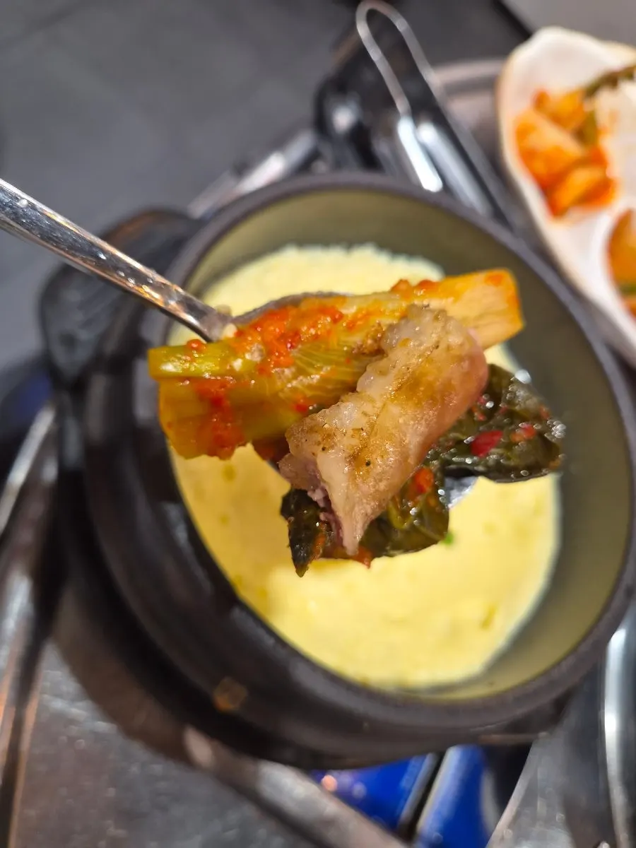Grilled hanwoo gopchang placed on scallion kimchi