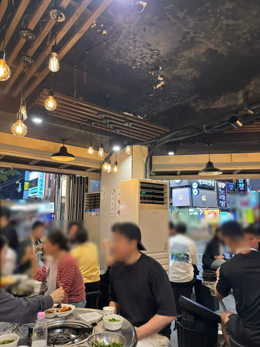 테이블이 촘촘한 진성한우곱창 방이직영점 내부