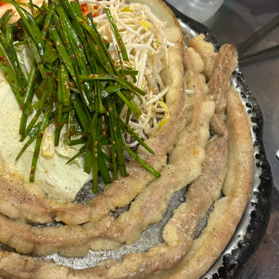 양념된 새콤한 부추무침