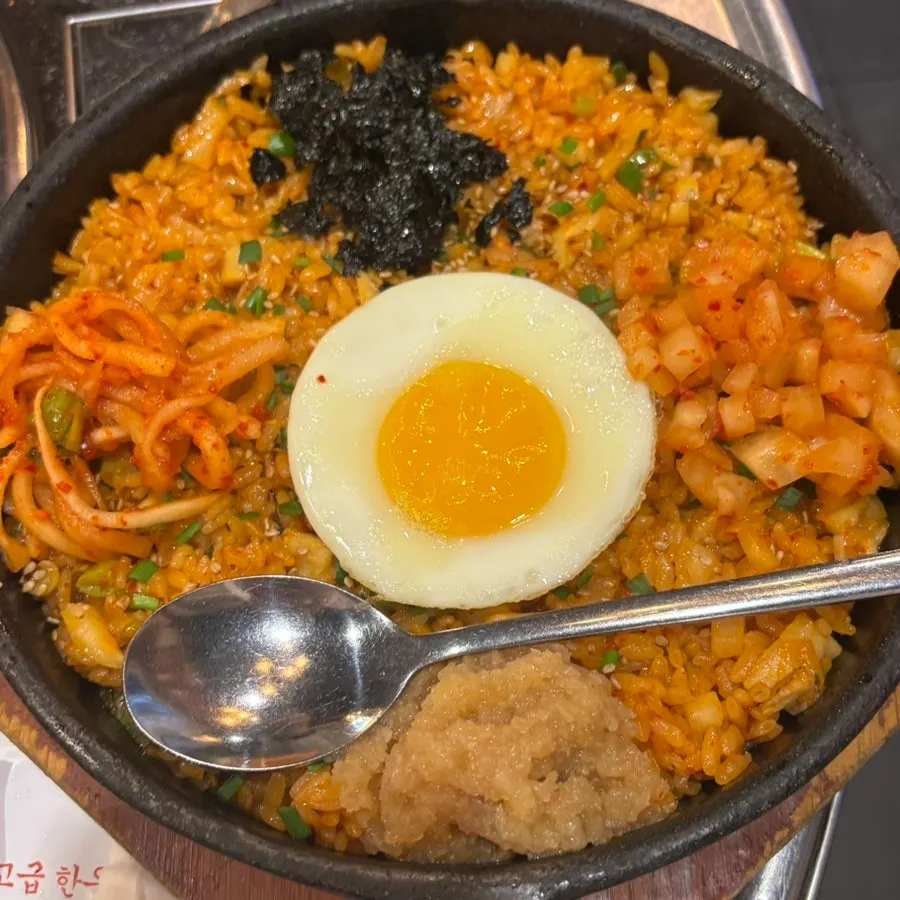 깍두기와 특양이 섞인 양밥 클로즈업