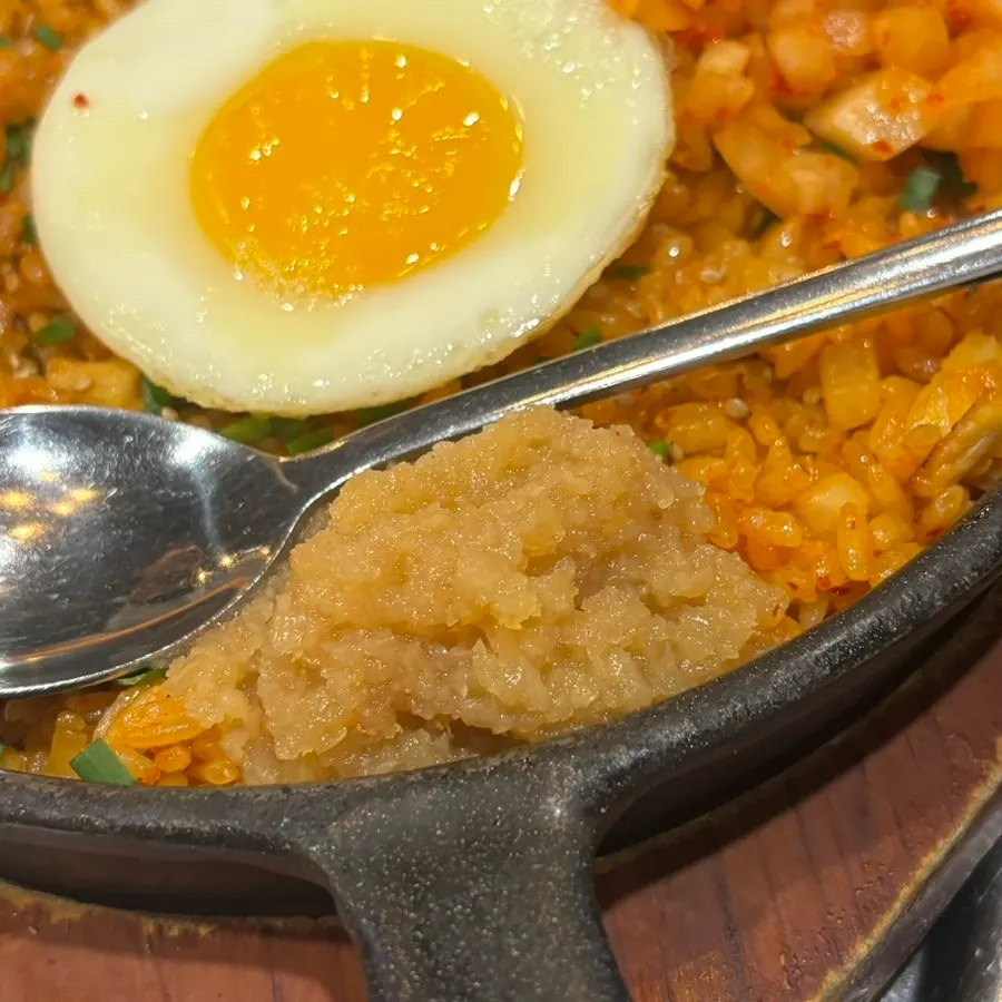 깨와 쪽파, 김이 올라간 양밥