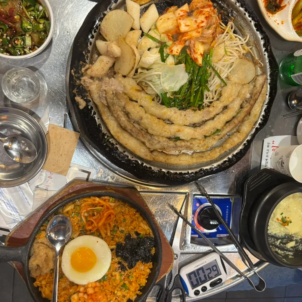 한우곱창과 양밥을 함께 담은 상차림