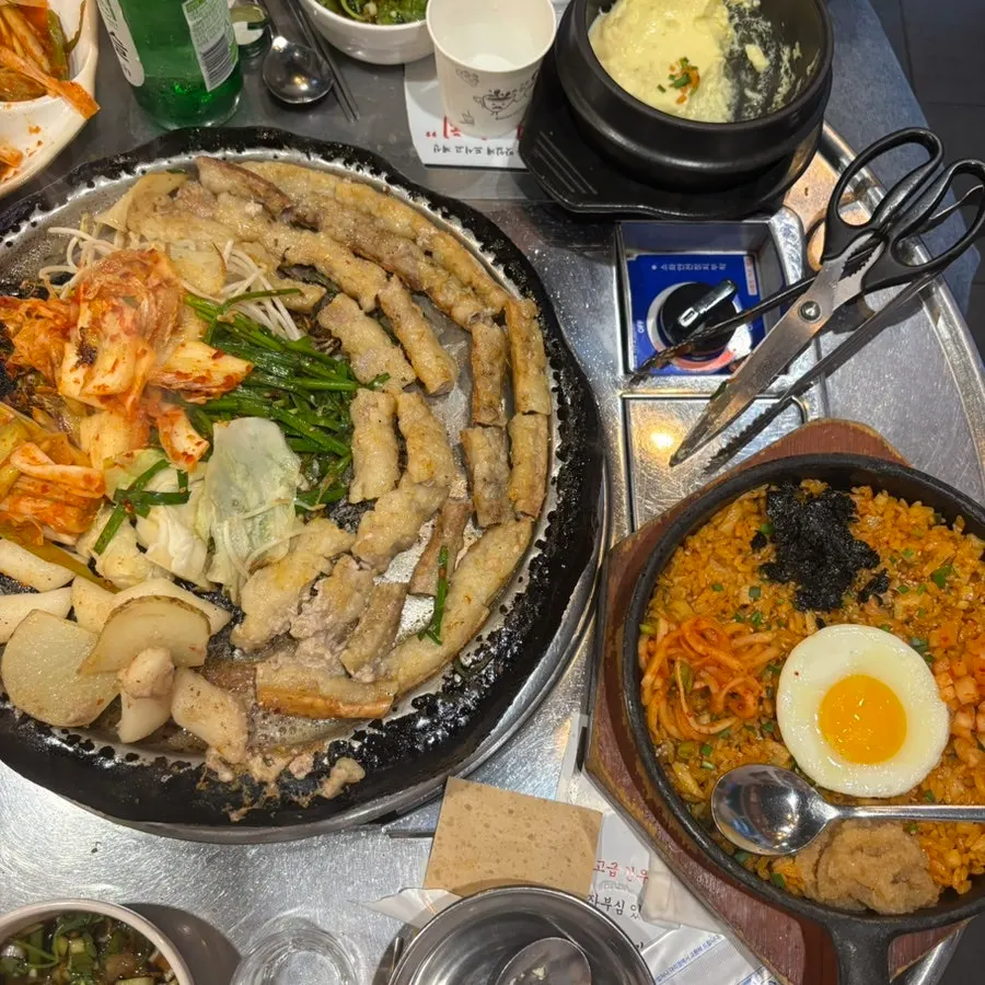 절반 넘게 파먹은 계란찜과 곱창