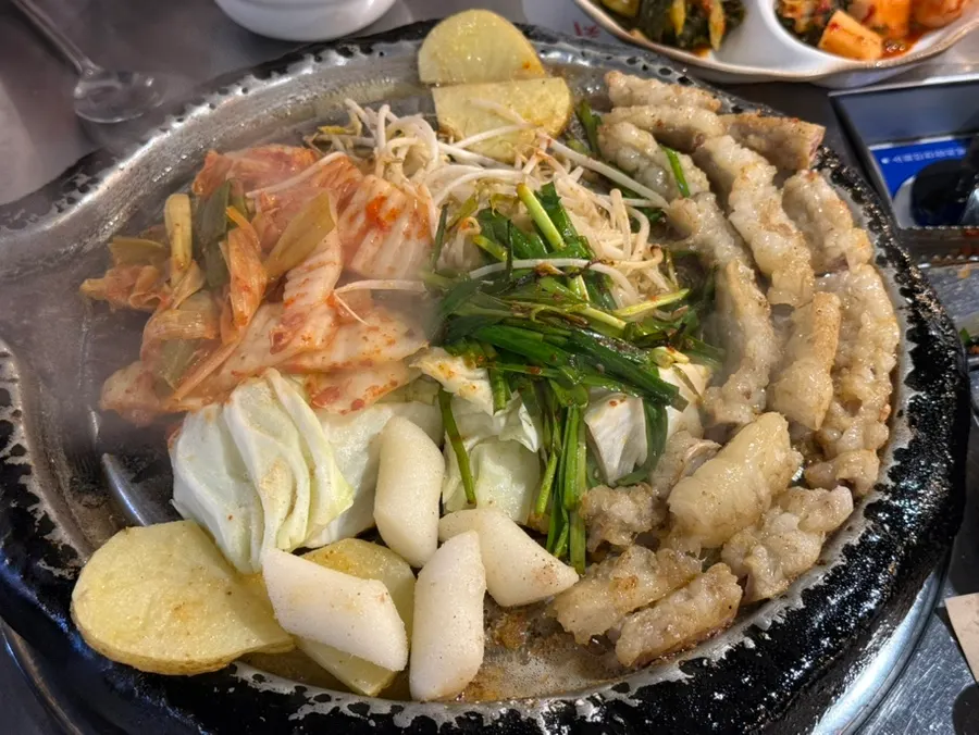 노릇하게 구워진 곱 가득한 한우곱창