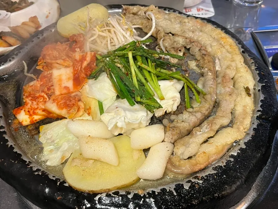 타이머에 맞춰 구워지는 곱창 철판